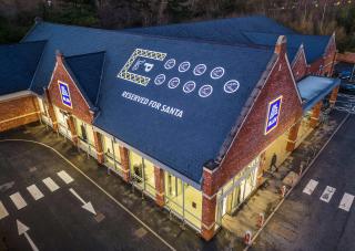 ALDI: Santas Parking Space, 5